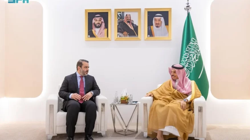 فيصل بن فرحان يبحث مع الشيباني العلاقات الثنائية ودعم أمن سوريا واقتصادها