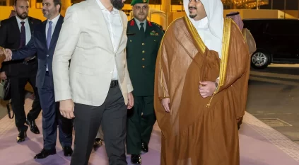 الرئيس السوري يغادر الرياض وفي مقدمة مودعيه نائب أمير المنطقة