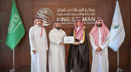 سلمان للإغاثة يمنح “سلال الغذائية” شهادة العمل خارج السعودية