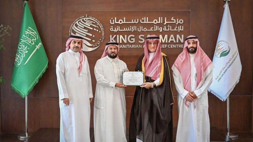 سلمان للإغاثة يمنح “سلال الغذائية” شهادة العمل خارج السعودية