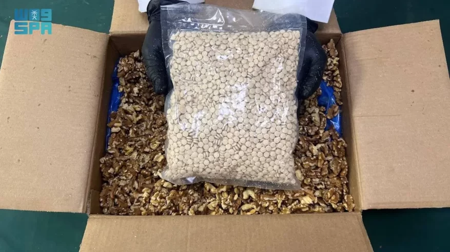 ضبط أكثر من مليوني قرص إمفيتامين مخبأة في شحنة مكسّرات بالرياض