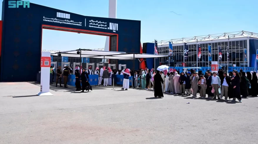 توافد جماهيري كثيف في معرض الرياض الدولي للكتاب 2025