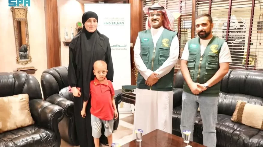 سلمان للإغاثة يبادر بعلاج طفل فلسطيني مصاب بسرطان الأرومة العصبية