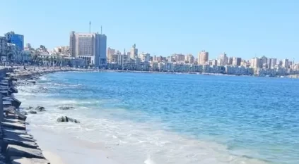 ظهور شواطئ رملية بالإسكندرية يثير القلق