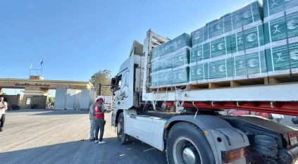 مساعدات إنسانية سعودية جديدة تعبر منفذ رفح متجهة إلى قطاع غزة
