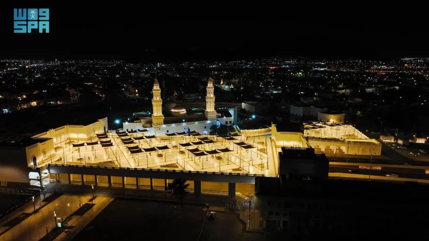 مسجد ومركز القبلتين بالمدينة المنورة.. تكاملٌ بين العناية الدينية والتطوير العمراني