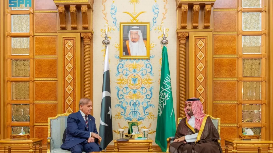 ولي العهد يلتقي رئيس وزراء باكستان