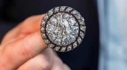 بروش نابليون بونابرت في مزاد بسعر فلكي