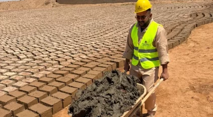 مشروع تطوير المساجد التاريخية يمكّن 30 طالبًا وطالبة من التدريب على البناء بالطين