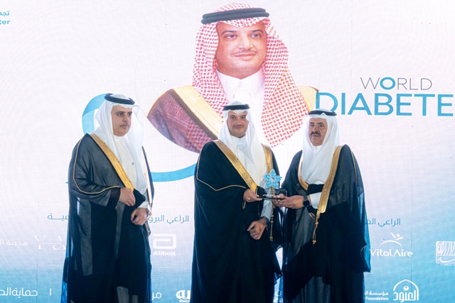 مُحافظ الأحساء يطَّلع على إنجازات التجمع الصحي ويشيد بجهوده في تعزيز الصحة السكانية