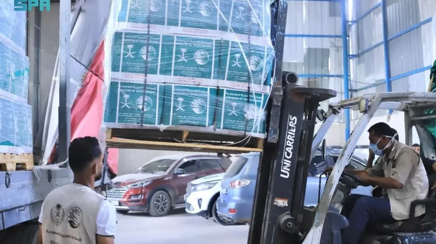 “سلمان للإغاثة” يسلّم دفعة جديدة من المساعدات الغذائية في قطاع غزة