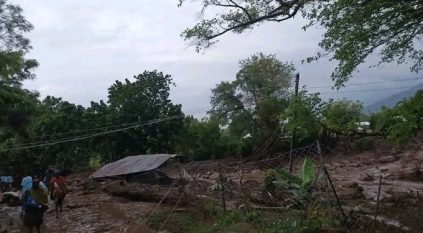 ارتفاع عدد ضحايا انزلاق التربة في كينيا إلى 51 قتيلاً ومفقودًا