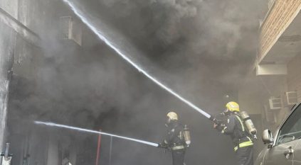 حريق هائل يلتهم محلاً تجاريًا في الدمام