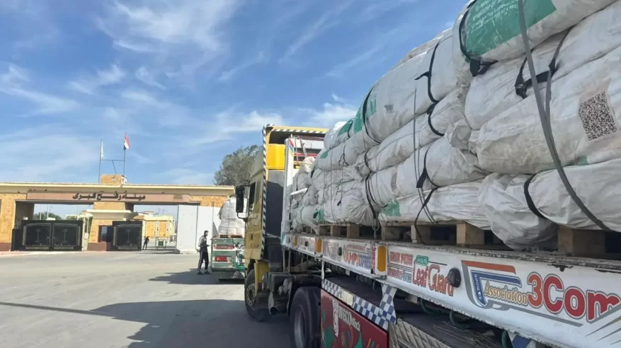 مساعدات إنسانية سعودية جديدة تعبر منفذ رفح إلى قطاع غزة 