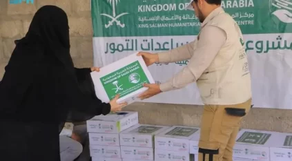 سلمان للإغاثة يوزع 1.100 كرتون تمر في مأرب