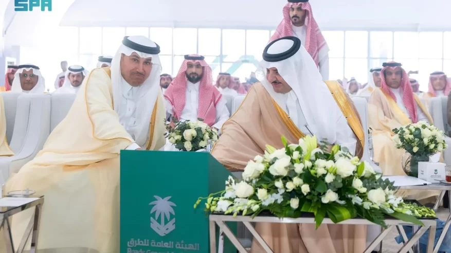 أمير الشرقية يُدشن الجسر البحري بين صفوى ورأس تنورة