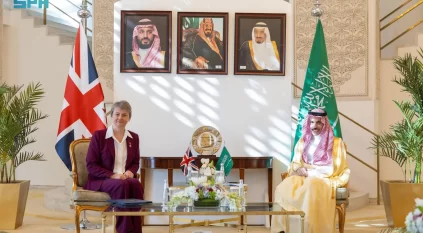 فيصل بن فرحان يستعرض العلاقات الثنائية مع وزيرة خارجية بريطانيا