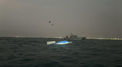حرس الحدود ينقذ مقيمين تعرضت واسطتهما البحرية للانقلاب في عرض البحر
