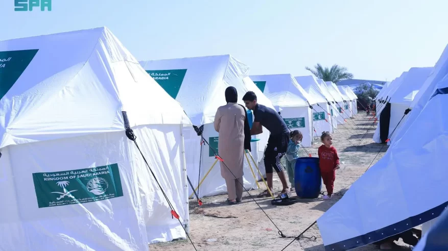 الأسر النازحة في غزة تشكر السعودية على إنشاء مخيم آمن يعيد الطمأنينة لها ولأطفالها