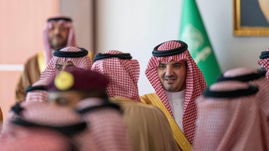 عبدالعزيز بن سعود يلتقي عددًا من أهالي منطقة الحدود الشمالية