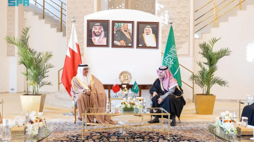 فيصل بن فرحان يستعرض العلاقات الأخوية مع نظيره البحريني