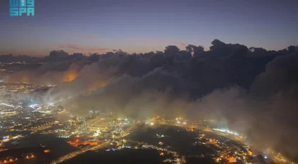 السحب والضباب ينسجان جمال أبها وروعة مرتفعات عسير