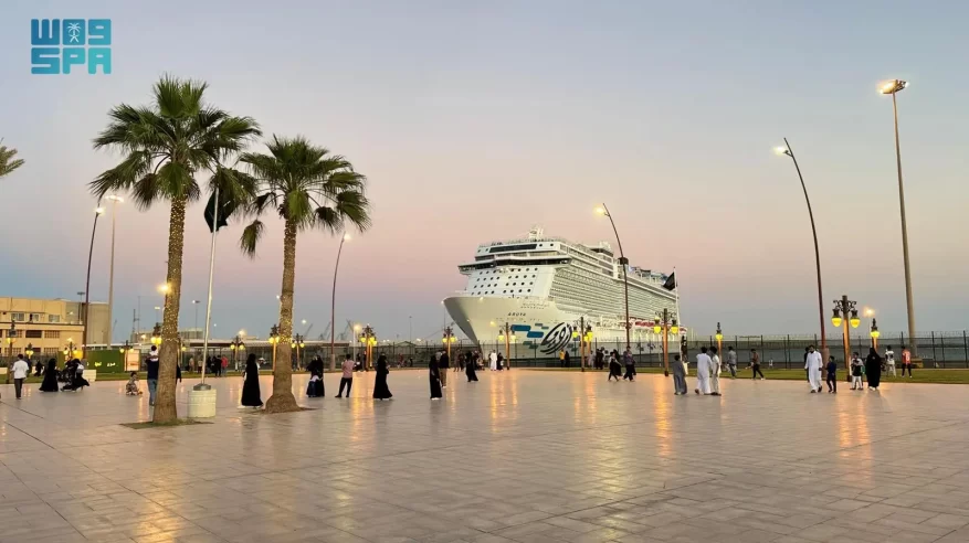 رحلات الكروز تعود لينبع وعلى متنها 640 سائحًا