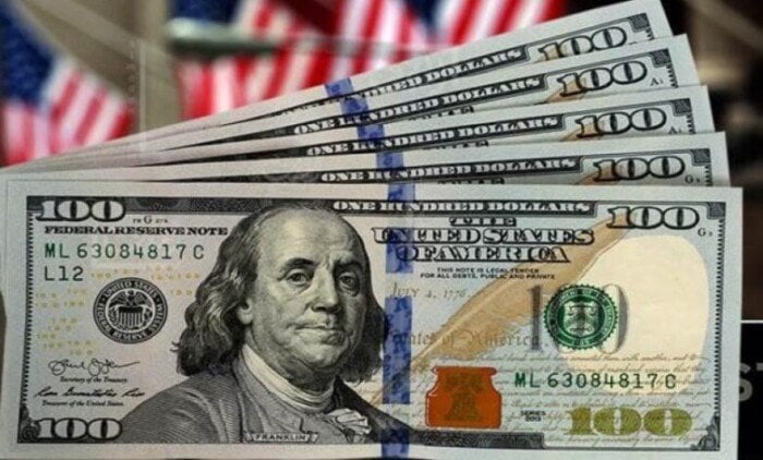 الدولار يتراجع مع استمرار الإغلاق الحكومي وتوقعات تثبيت الفائدة