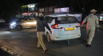 مصرع 8 أشخاص إثر انفجار سيارة قرب الحصن الأحمر الهندي