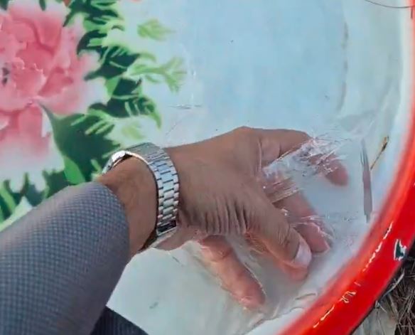 شاهد.. تجمد المياه في بلقرن صباح اليوم