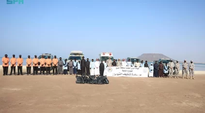 حرس الحدود ينفذ مبادرة تطوعية في شاطئ القحمة بعسير