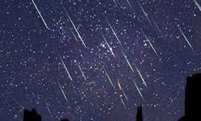 فلكية جدة: ذروة شهب الثوريات الشمالية تضيء سماء المملكة 