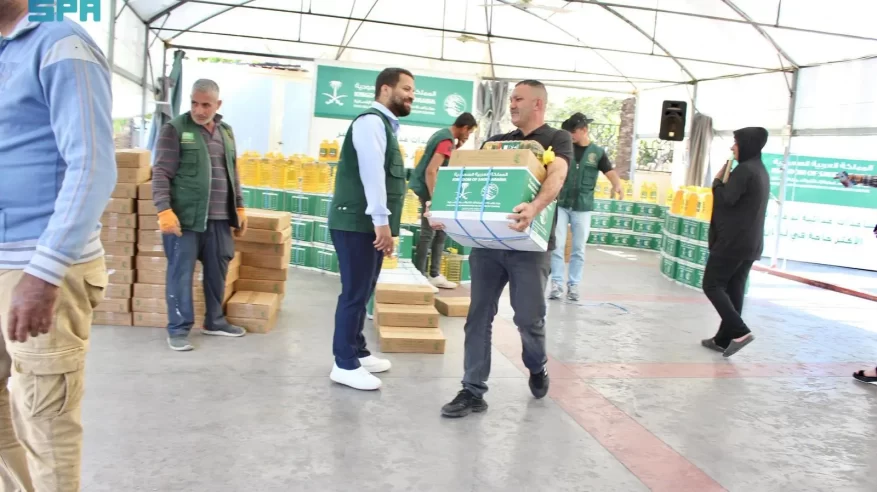 سلمان للإغاثة يوزّع 938 سلة غذائية و938 كرتون تمر في بيروت