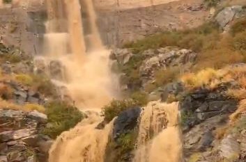 مشاهد مذهلة لتدفق شلالات كرا غرب الطائف