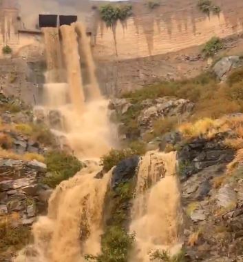 مشاهد مذهلة لتدفق شلالات كرا غرب الطائف