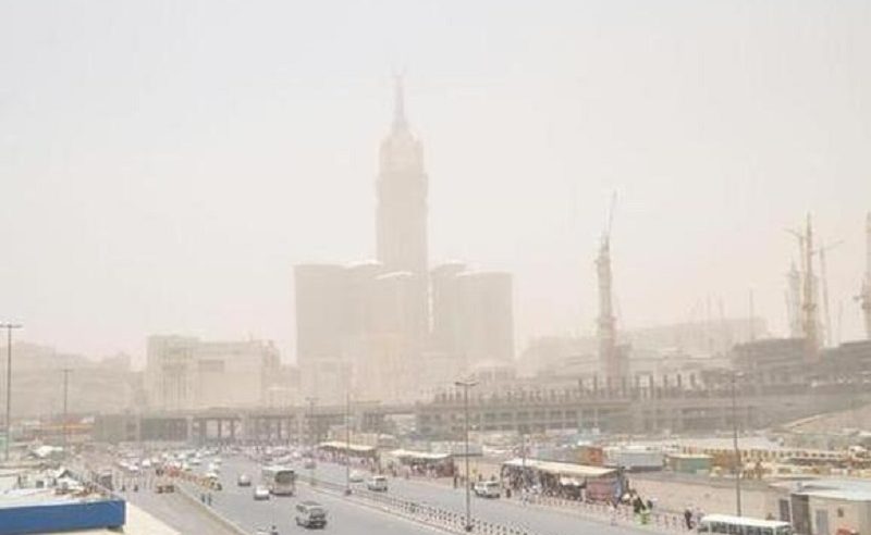 توقعات الطقس اليوم: رياح وغبار على مكة المكرمة والمدينة المنورة 