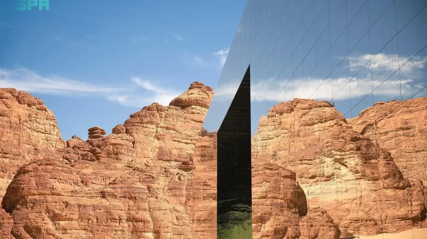 ما أكبر مبنى في العالم مغطى بالمرايا؟