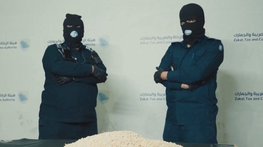 إحباط محاولة تهريب أكثر من 52 ألف حبة إمفيتامين مُخبأة داخل ألواح خشبية بميناء ضباء