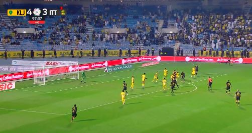 مباراة جنونية.. الخليج والاتحاد يتعادلان 4-4 بدوري روشن السعودي