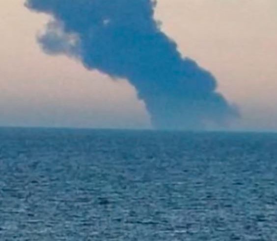 فيديو.. تعرض ناقلتي نفط لانفجارات وحرائق في البحر الأسود