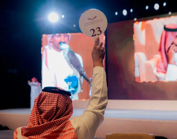 مبيعات مزاد نادي الصقور تتجاوز حاجز الـ5 ملايين ريال في الليلة الـ20