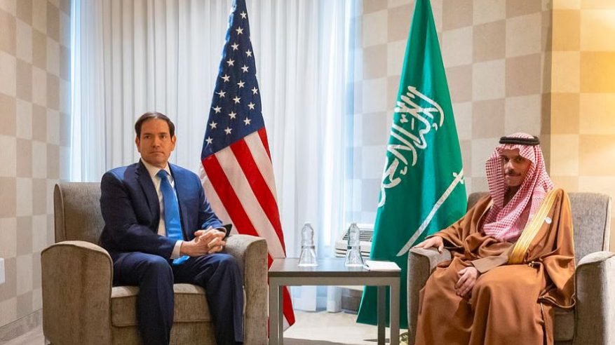 فيصل بن فرحان ونظيره الأمريكي يستعرضان العلاقات الثنائية والمستجدات الإقليمية والدولية