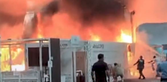 بالفيديو.. إخلاء مقر مؤتمر المناخ كوب 30 بسبب حريق هائل