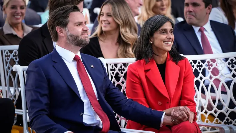 نائب الرئيس الأمريكي ينفي شائعات انهيار زواجه