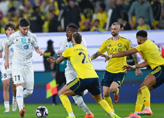 النصر يتغلب على الأخدود بثلاثية نظيفة ويواصل صدارة دوري روشن