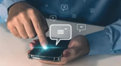 جهاز يشبه الجلد يتيح إرسال الرسائل بدون شاشة