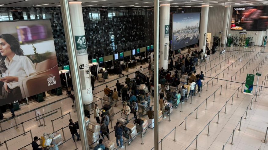 لقطات توثق عودة العمليات التشغيلية بمطار الملك خالد الدولي