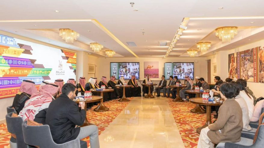 وزير الحج والعمرة يزور فرع مكتبة الملك عبدالعزيز العامة في جامعة بكين