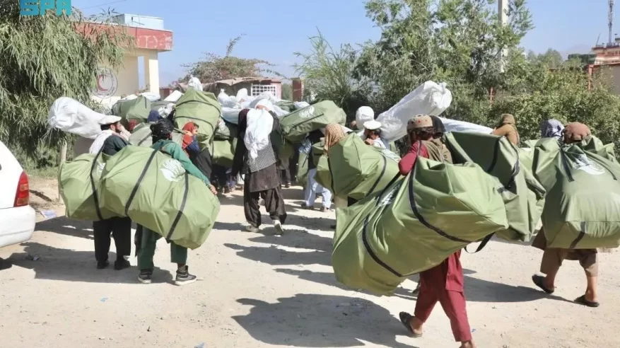 سلمان للإغاثة يوزع 380 حقيبة إيوائية للمتضررين من الزلزال في أفغانستان