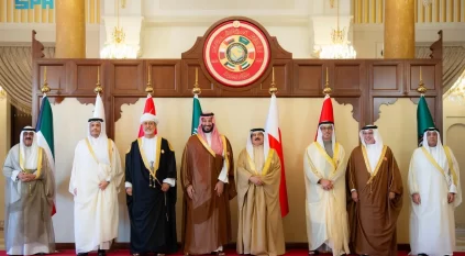ولي العهد يتوسط قادة وممثلي دول الخليج في الصورة التذكارية للقمة الخليجية الـ 46
